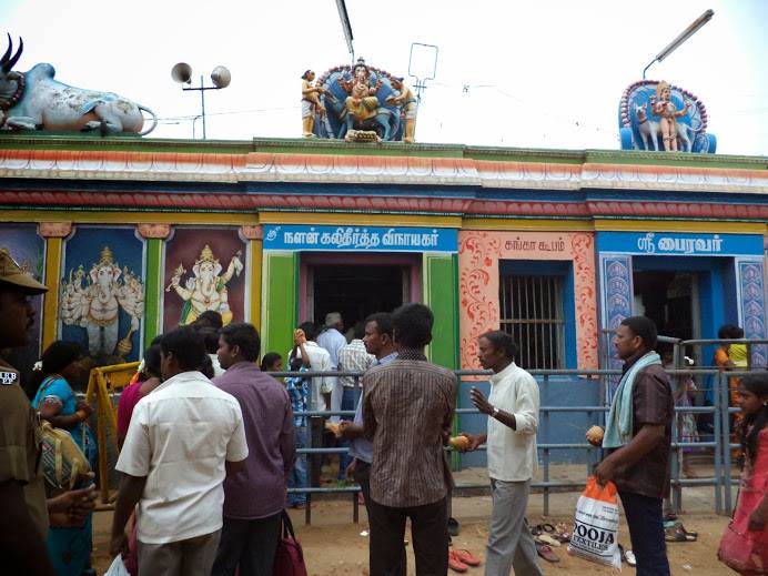 Ganesha Temple where coconuts are offered before entering Thirunallar Saneeswara Temple